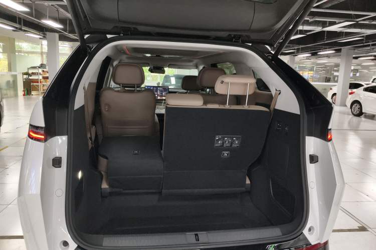 Used XPeng X9 2025 740 Ultra-Long Range Max
