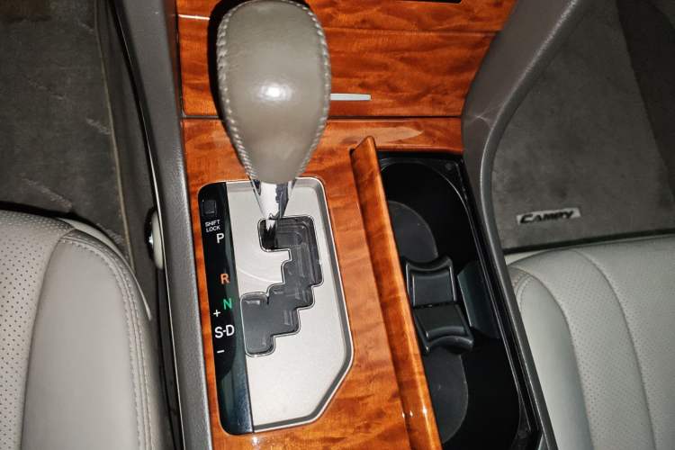 Used Toyota Camry 2007 240G Luxury Edition Gear Lever