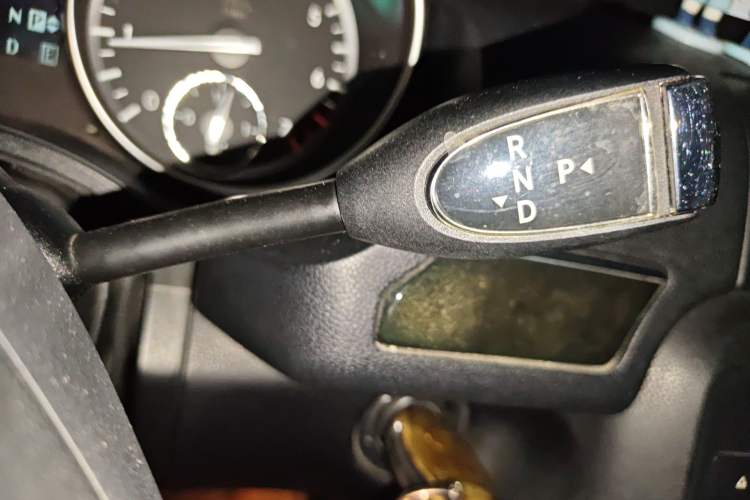 Used Mercedes-Benz R-Class 2017 R 320 4MATIC Business Edition Prestige Model Gear Lever