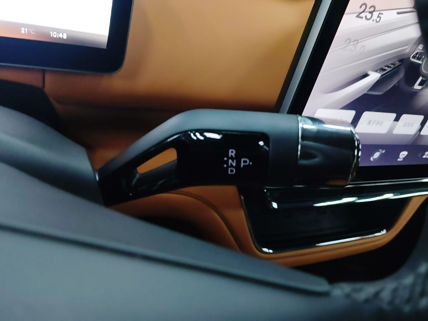 Geely Galaxy LEVC L380 2024 140-Degree 6-Seater All-Wheel-Drive Ultra — снимка 16