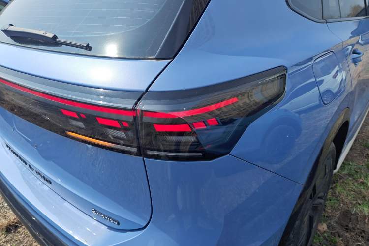 Used Volkswagen Tiguan L 2024 PRO 380TSI Four-Wheel Drive R-Line Prestige Edition Right Rear Taillight