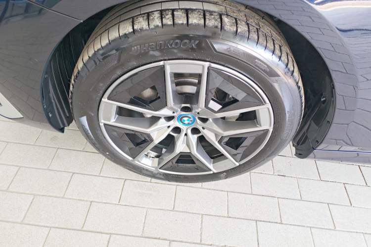 Used BMW i5 2024 eDrive 35L Prestige Luxury Package Left Front Wheel Hub