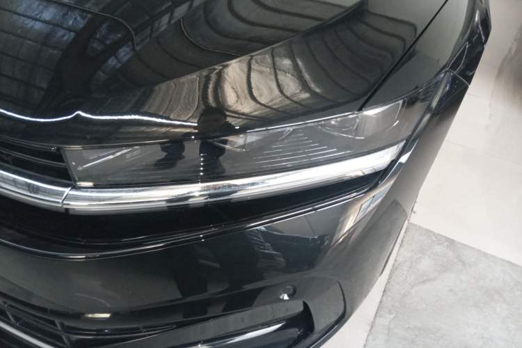 Used Volkswagen Magotan 2024 300TSI DSG Prestige Edition—A Real Eye-Catcher
