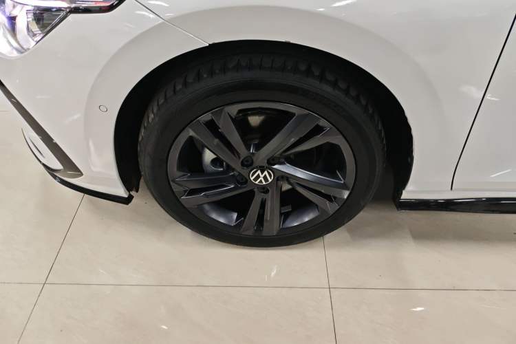 Used Volkswagen Golf 2023 Facelift 280TSI DSG R-Line Exterior 4