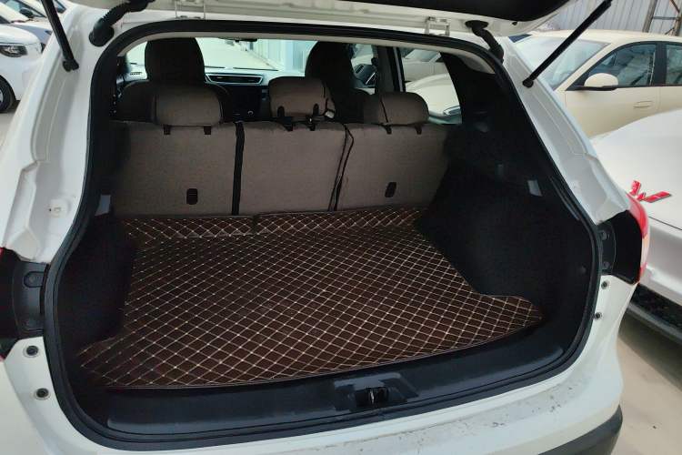 Used Nissan Qashqai 2016 2.0L CVT Elite Edition Trunk