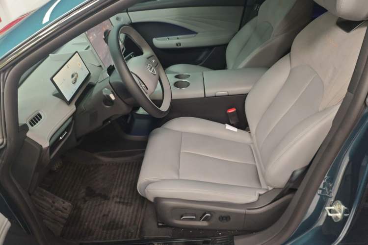 Used Nissan N7 2025 625 Max Left Front Seat