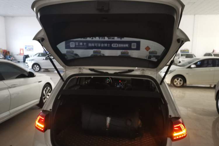 Used Volkswagen Golf 2017 230TSI Automatic Comfort Edition – Celebrating Milestone of One Million Units
