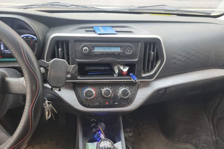 Used CHANGAN KAICHENG Ruixing M60 2023 1.6L CNG Comfort Van 2 Seats Audio And AC Panel