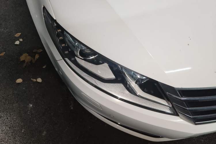 Used Volkswagen FAW-Volkswagen CC 2013 1.8TSI Luxury Model Right Front Headlight