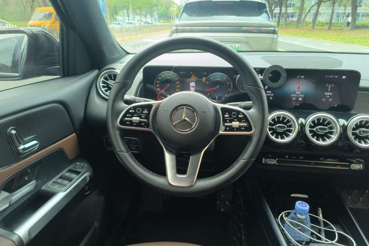 Used Mercedes-Benz GLB 2023 GLB 220 Sport Edition Steering Wheel