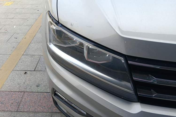 Used Volkswagen Tiguan L 2019 330TSI Automatic Two-Wheel Drive Panoramic Comfort Edition China VI Standard Right Front Headlight