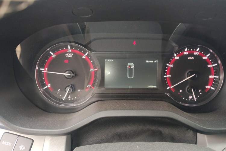 Used SAIC MAXUS Xintu V90 2024 ZhiJie 2.0T Automatic Front-Drive Long-Wheelbase High-Roof Model with Single Rear Tire 6/7 Seats