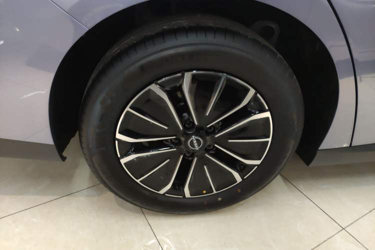 Used Nissan N6 2026 Model 180 Max Right Rear Wheel Hub