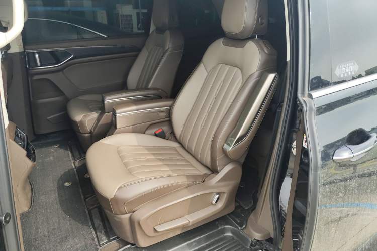 Used Volkswagen Viloran 2023 Facelift 330TSI Luxury Edition Left Rear Seat