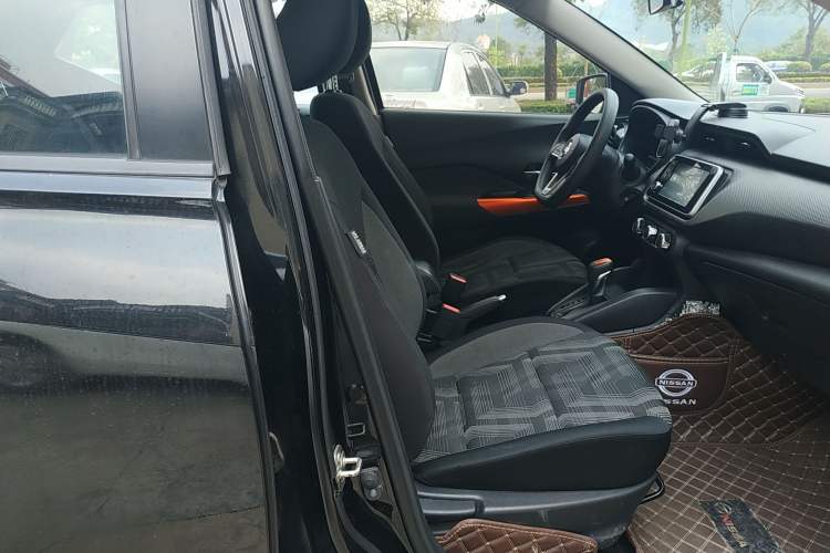 Used Nissan Kicks 2020 1.5L XL CVT Cool Enjoyment Edition Right Front Seat