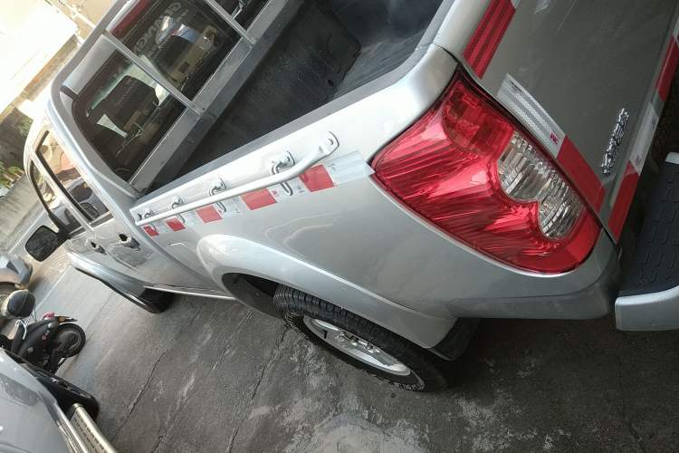 Used Great Wall Wingle 5 2017 2.0T European-spec Diesel Two-Wheel-Drive Entry-Level Big Double-Cab GW4D20D