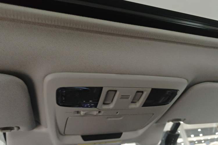 Used Subaru Outback 2018 2.5i Sport Navigation Edition with EyeSight Headliner