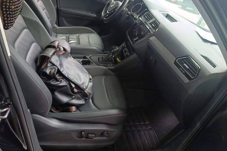 Used Volkswagen Tiguan L 2019 Revised 330TSI Automatic Two-Wheel Drive Smart & Luxury Edition China VI Standard