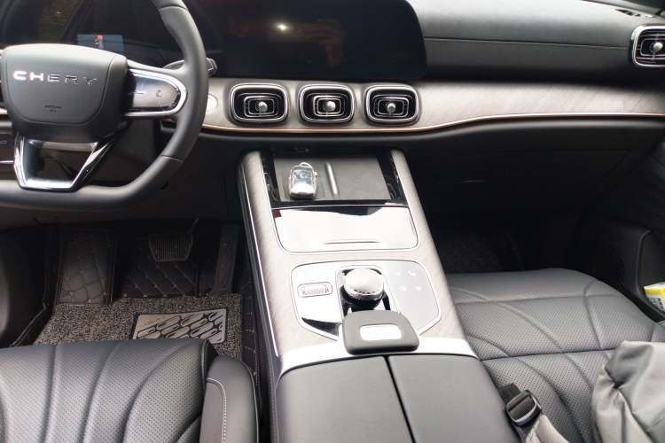 Used Chery Tiggo 9 2025 2.0T Dual-Clutch Two-Wheel Drive Luxury Edition 5 Seats Gear Lever