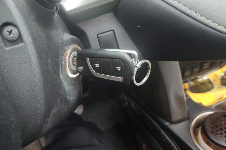 Used Toyota RAV4 2015 2.0L CVT 4x4 Trend Edition Interior 1