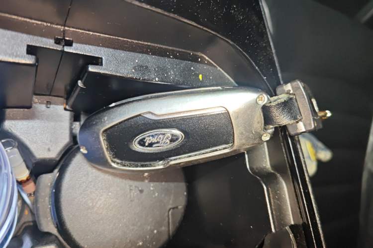 Used Ford Edge 2016 EcoBoost 245 Two-Wheel-Drive Titanium 7-Seater
