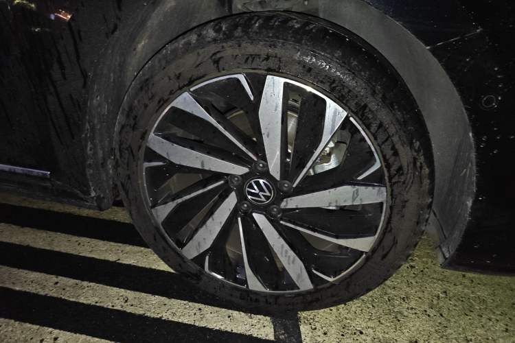 Used Volkswagen Passat 2022 330TSI Starry Luxury Edition Right Front Wheel Hub