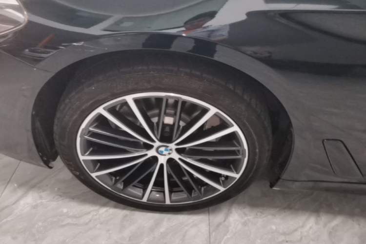 Used BMW 5 Series 2019 Facelifted 530Li Leading Edition M Sport Package Left Front Wheel Hub