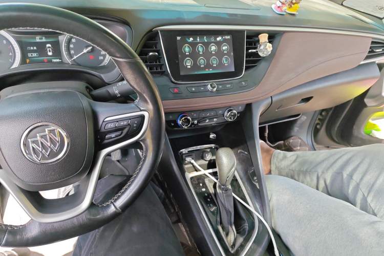 Used Buick GL6 2019 18T 6-Seater Connected Luxury Version China VI Standard Audio And AC Panel