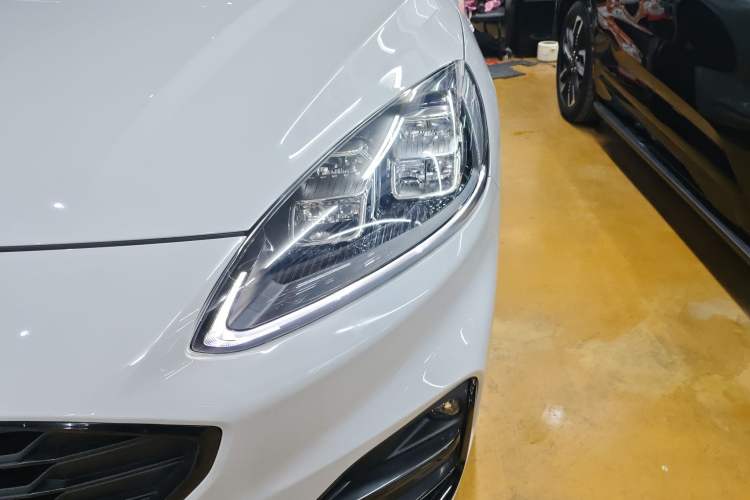 Used Ford Escape 2024 EcoBoost 245 Four-Wheel Drive ST-Line Pro Trim
