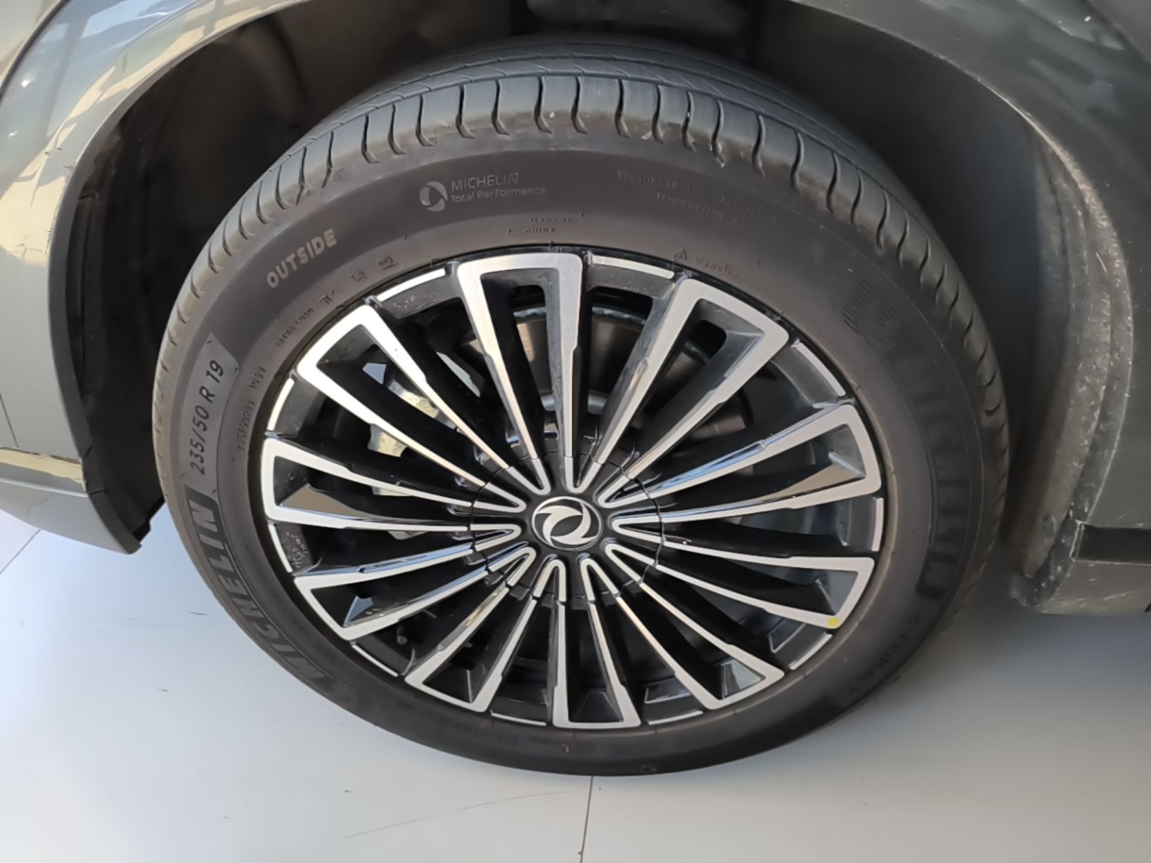 Dongfeng Aeolus L8 2025 Model 185KM Dream Edition — снимка 10