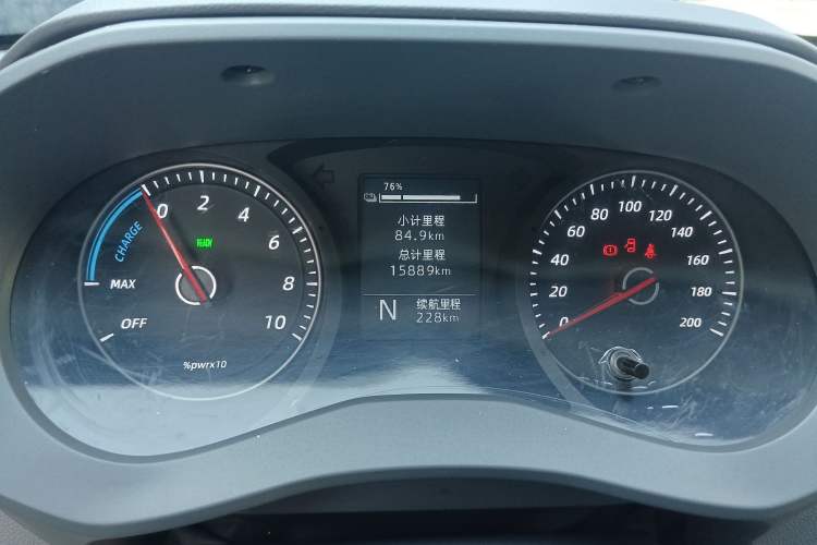 Used Wuling Yangguang 2024 300KM Comfort Version Passenger Van 75kW