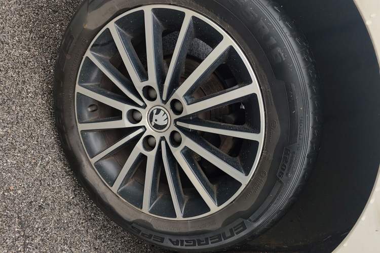 Used Skoda Octavia 2019 1.5L Automatic Smart Drive Luxury Edition China VI Standard Right Rear Wheel Hub