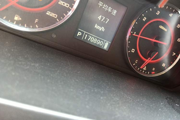 Used SAIC MAXUS G10 2016 2.0T Automatic Elite Edition Odometer Close Up