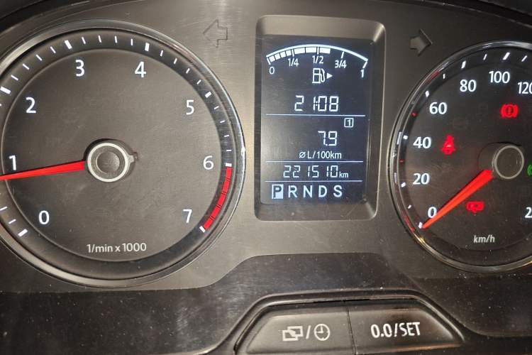 Used Volkswagen Lavida 2013 1.6L Automatic Luxury Edition Odometer Close Up