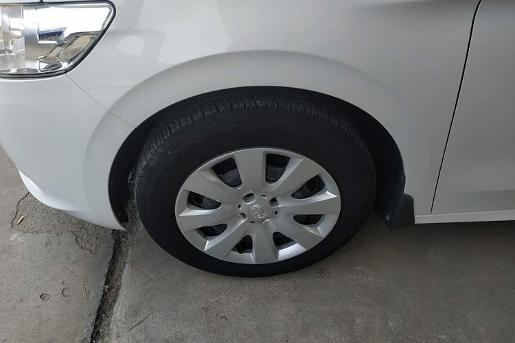 Used Peugeot 301 2016 1.6L Manual Comfort Edition Left Front Wheel Hub