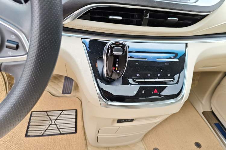 Used Buick GL8 2023 Land Executive Class 652T Luxury Model