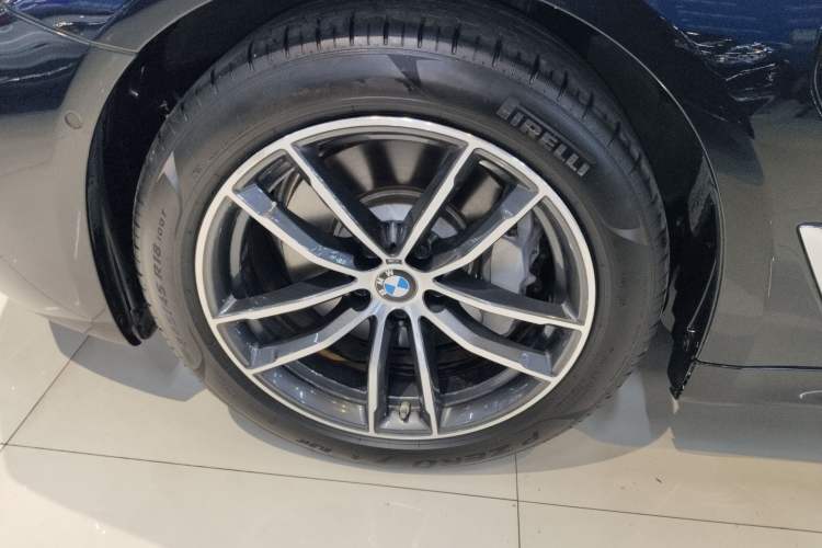 Used BMW 5 Series New Energy 2021 535Le M Sport Package Left Front Wheel Hub