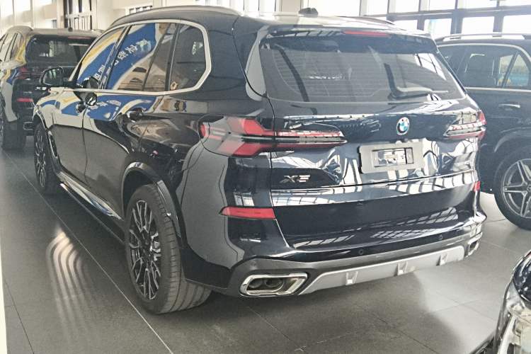 Used BMW X5 2023 xDrive 40Li M Sport Package