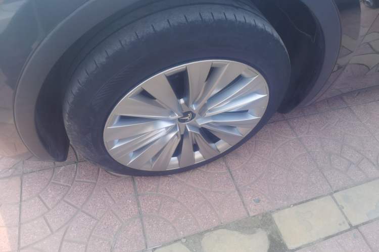 Used Tesla Model Y 2024 Rear-Wheel-Drive Version Left Front Wheel Hub