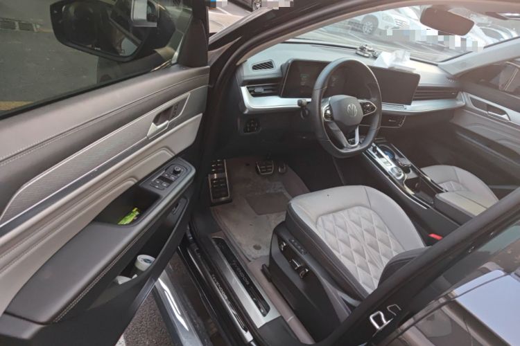 Used Volkswagen Tavendor 2024 380TSI All-Wheel Drive R-Line Cruise Edition
