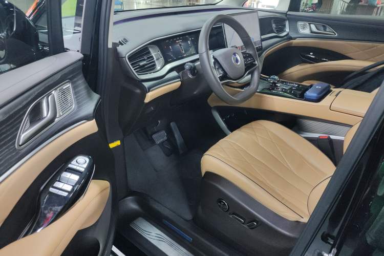 Used Denza D9 2024 DM-i 980 Four-Wheel Drive Prestige Model
