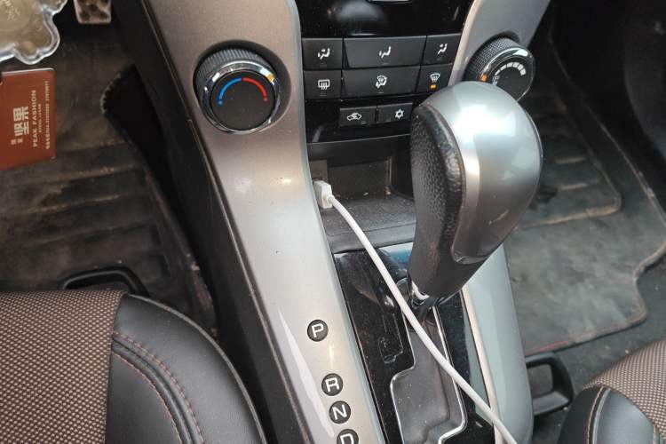 Used Chevrolet Cruze 2013 Hatchback 1.6L Automatic Luxury Model Gear Lever