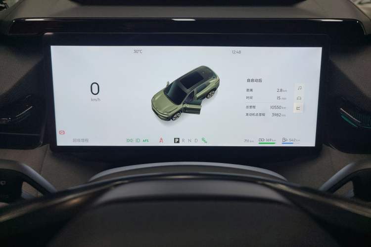 Used Lynk & Co 08 EM-P 2025 220 km All-Wheel-Drive Performance Halo
