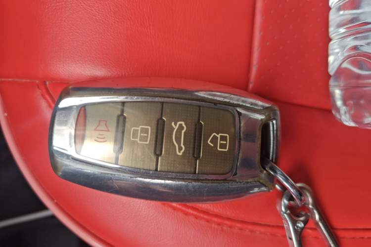 Used ORA Black Cat 2022 301km Base Version Ternary Lithium Vehicle Key