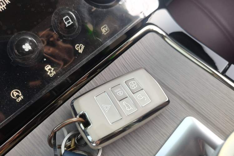 Used Land Rover Range Rover Evoque New Energy 2023 Aurora L P300e Plug-in Hybrid Electric Version