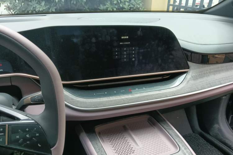 Used Hongqi Tiangong 08 2025 680 Ultra Four-Wheel-Drive Version
