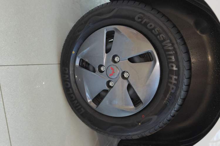 Used Wuling Hongguang New Energy 2025 Extended-Range Hybrid 50KM Comfort Version Right Rear Wheel Hub