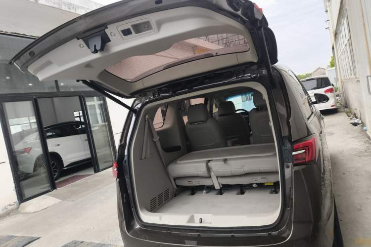 Used Buick GL8 2023 Land Executive Class Comfort Model Trunk