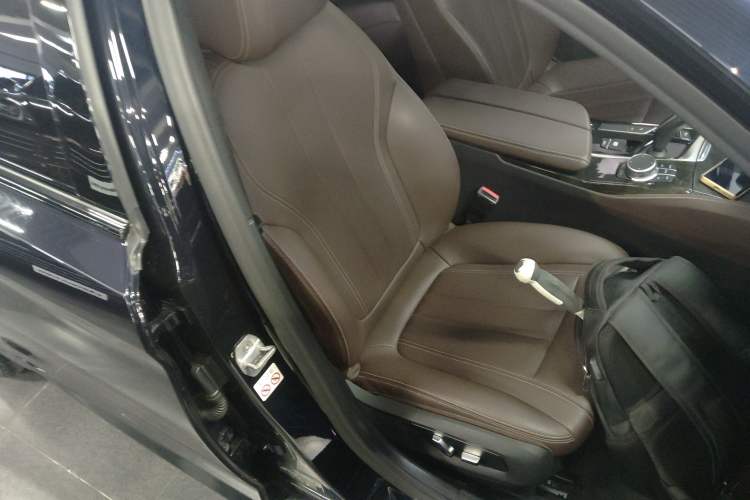 Used BMW 5 Series 2019 525Li M Sport Package