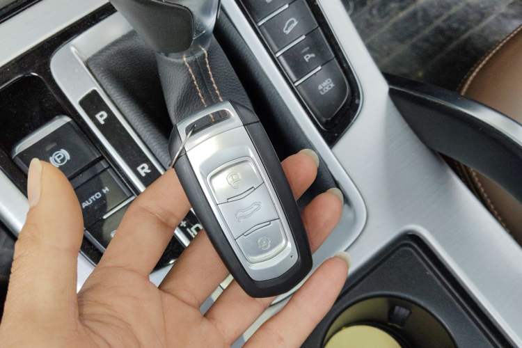 Used Geely Auto Emgrand X7 Sport 2016 1.8TD Automatic All-Wheel-Drive ZhiZun Edition Vehicle Key